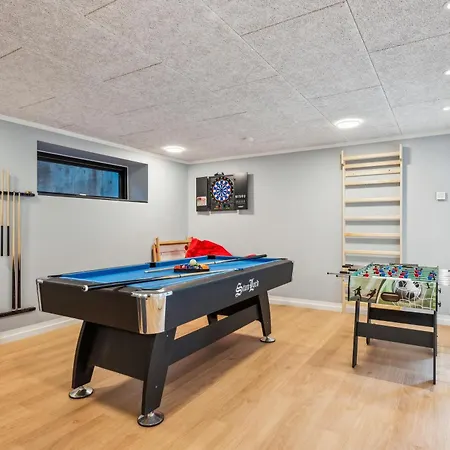 Casa vacanze Unique Multi-level With Game Room, And For Everyone *
